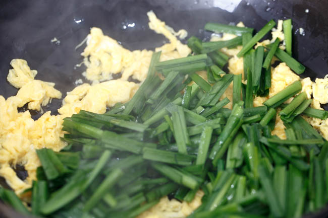 Chinese chive and egg stir fry|chinasichuanfood.com