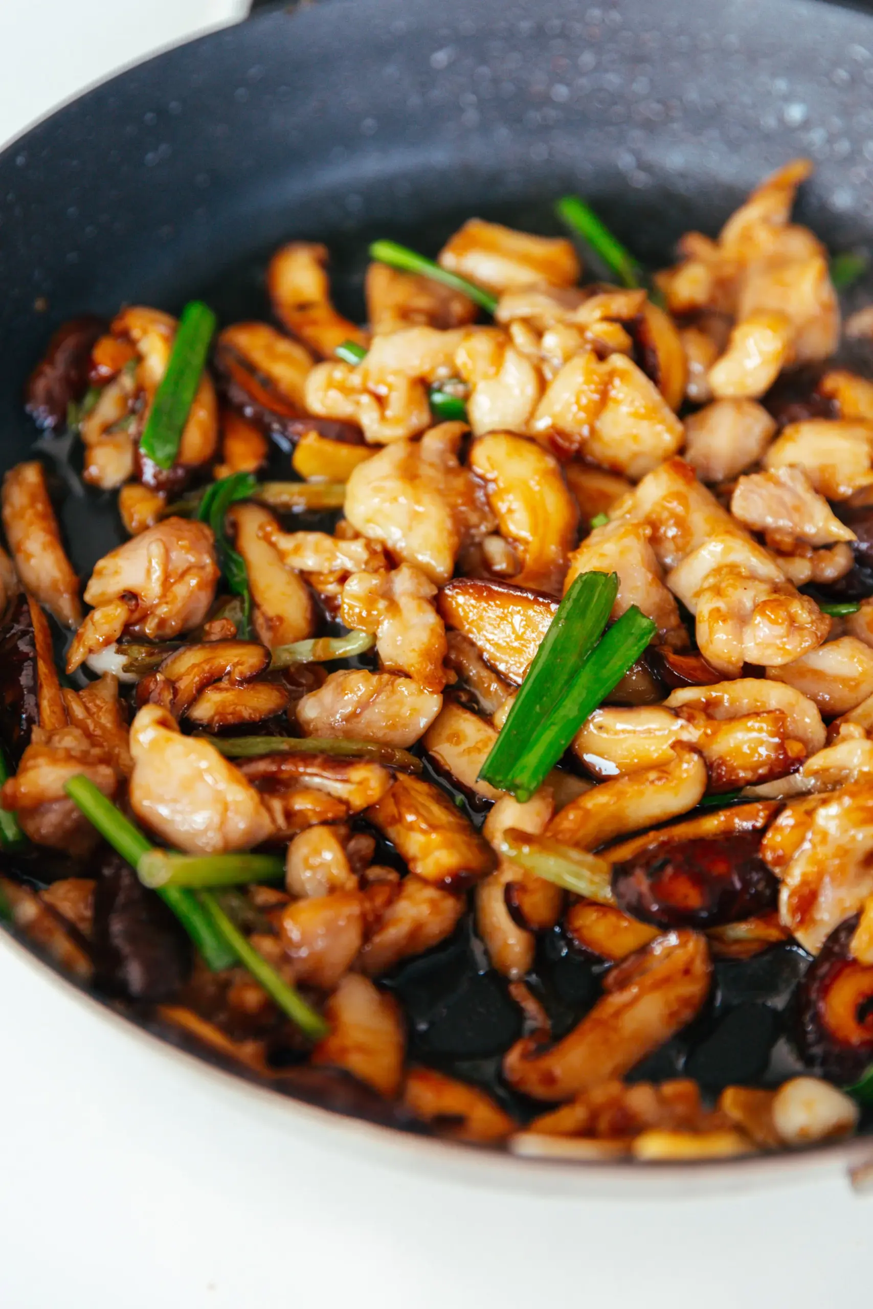Chinese mushroom and chicken stir fry| chinasichuanfood.com