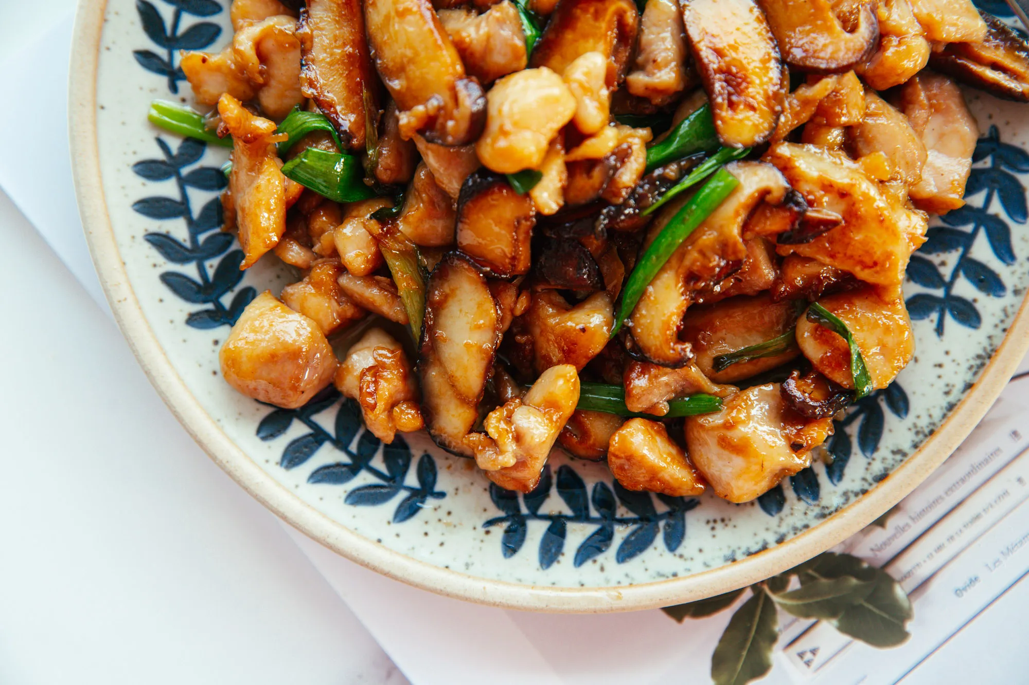 Chinese mushroom and chicken stir fry| chinasichuanfood.com