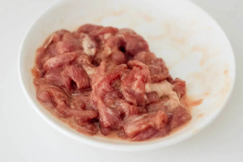 pork and mushroom stir fry|chinasichuanfood.com